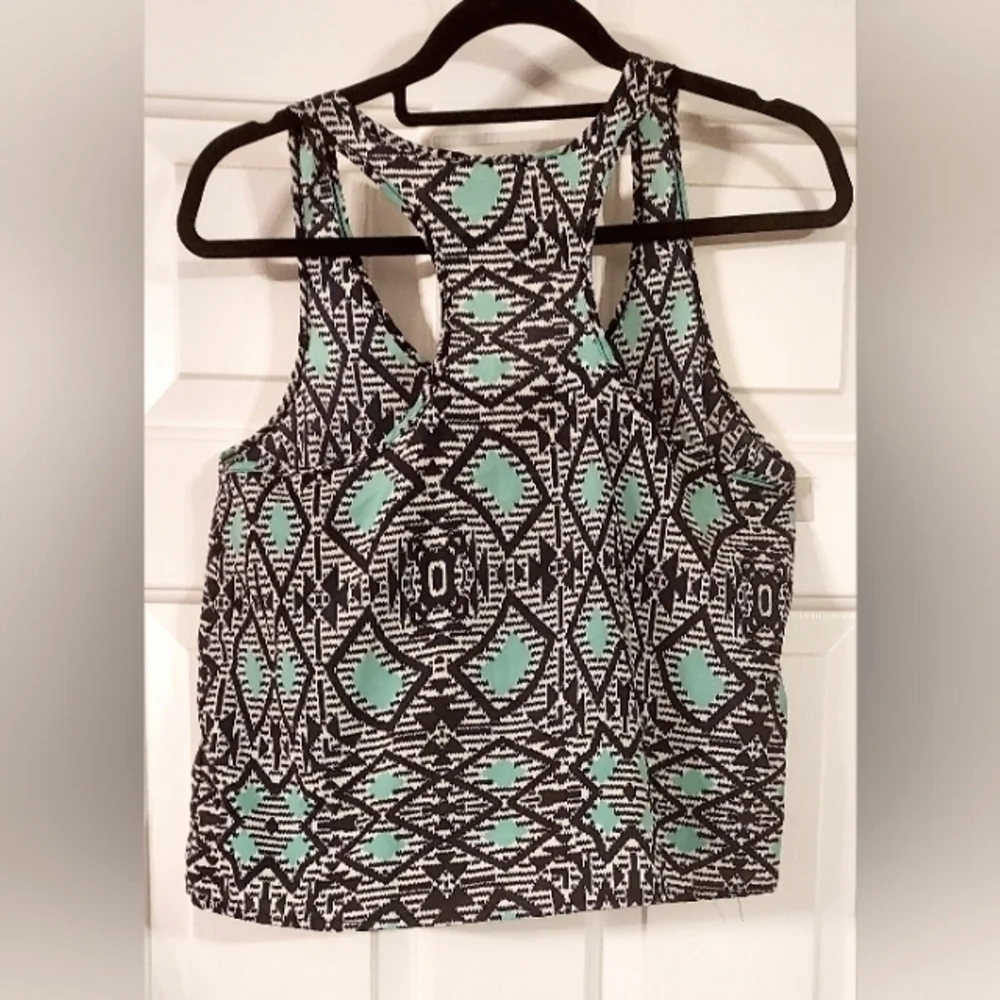 One Clothing Size S Racer Back Cropped Tank Geometric Navy & Teal Women's.